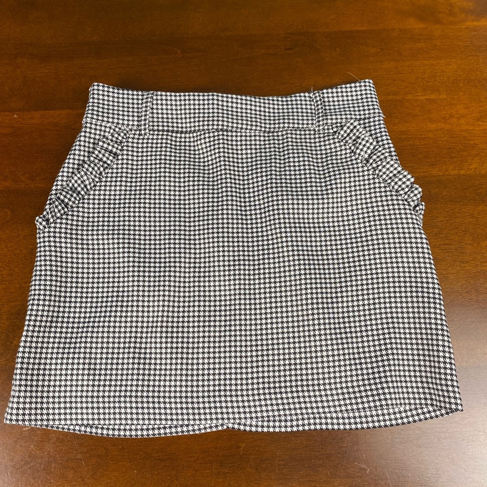 Classic Black and White Houndstooth Skirt